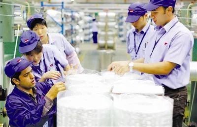 巨石的七张名片 解码网络公司的创新与多元生态